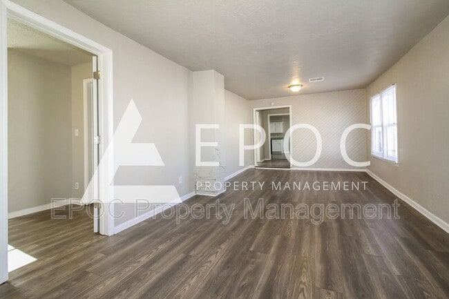 Foto del edificio - 3229 S Douglas Ave