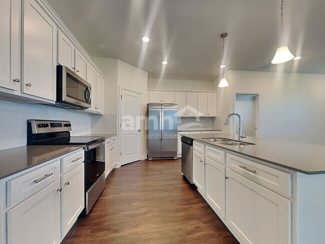 Building Photo - 6192 Emerald Hills Way
