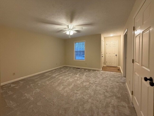 Building Photo - 105 Oakmont Ln