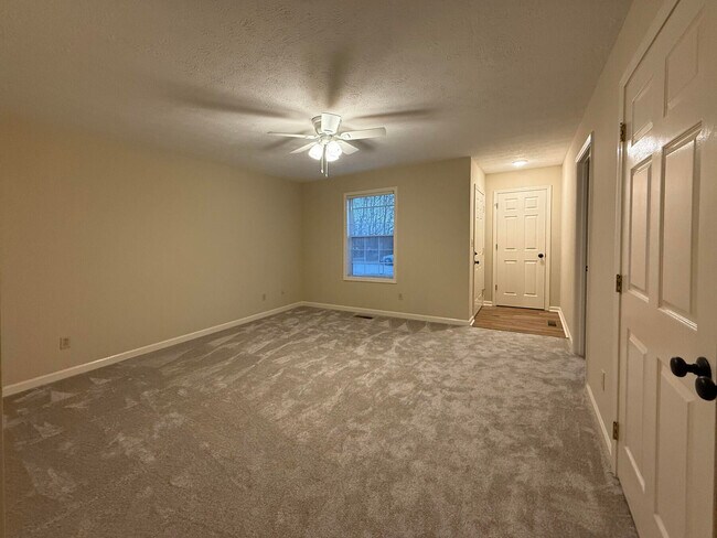 Foto del edificio - 105 Oakmont Ln