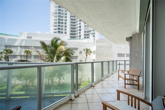 Building Photo - 16445 Collins Ave
