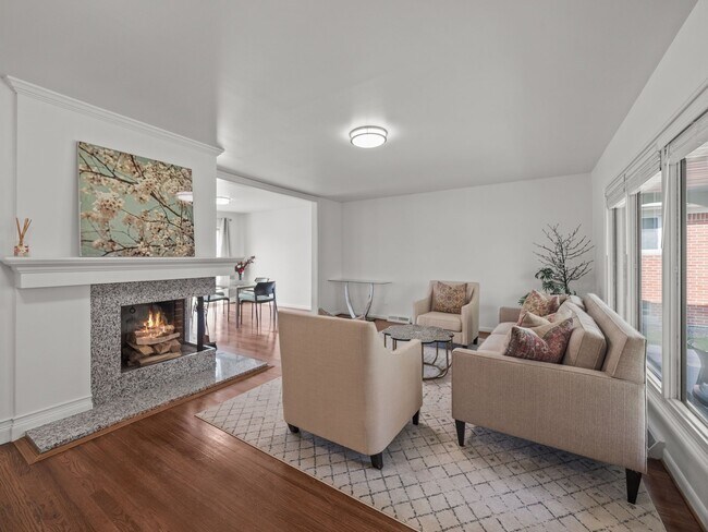 Building Photo - 4141 Colonial Dr