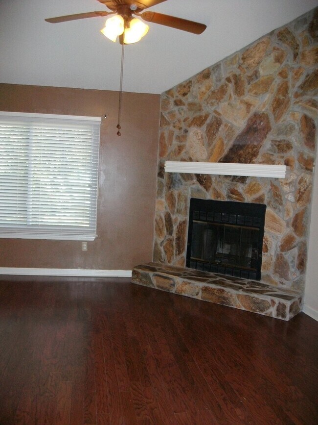 Foto del edificio - COMING MARCH 2026! (Pet Friendly)