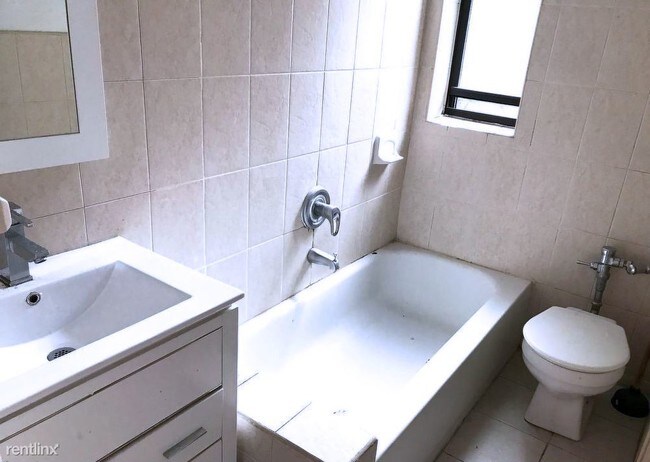 Building Photo - 832 Madison St