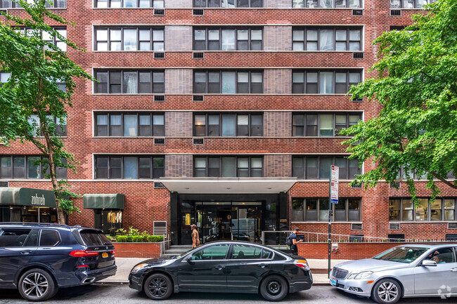 Building Photo - Leslie House