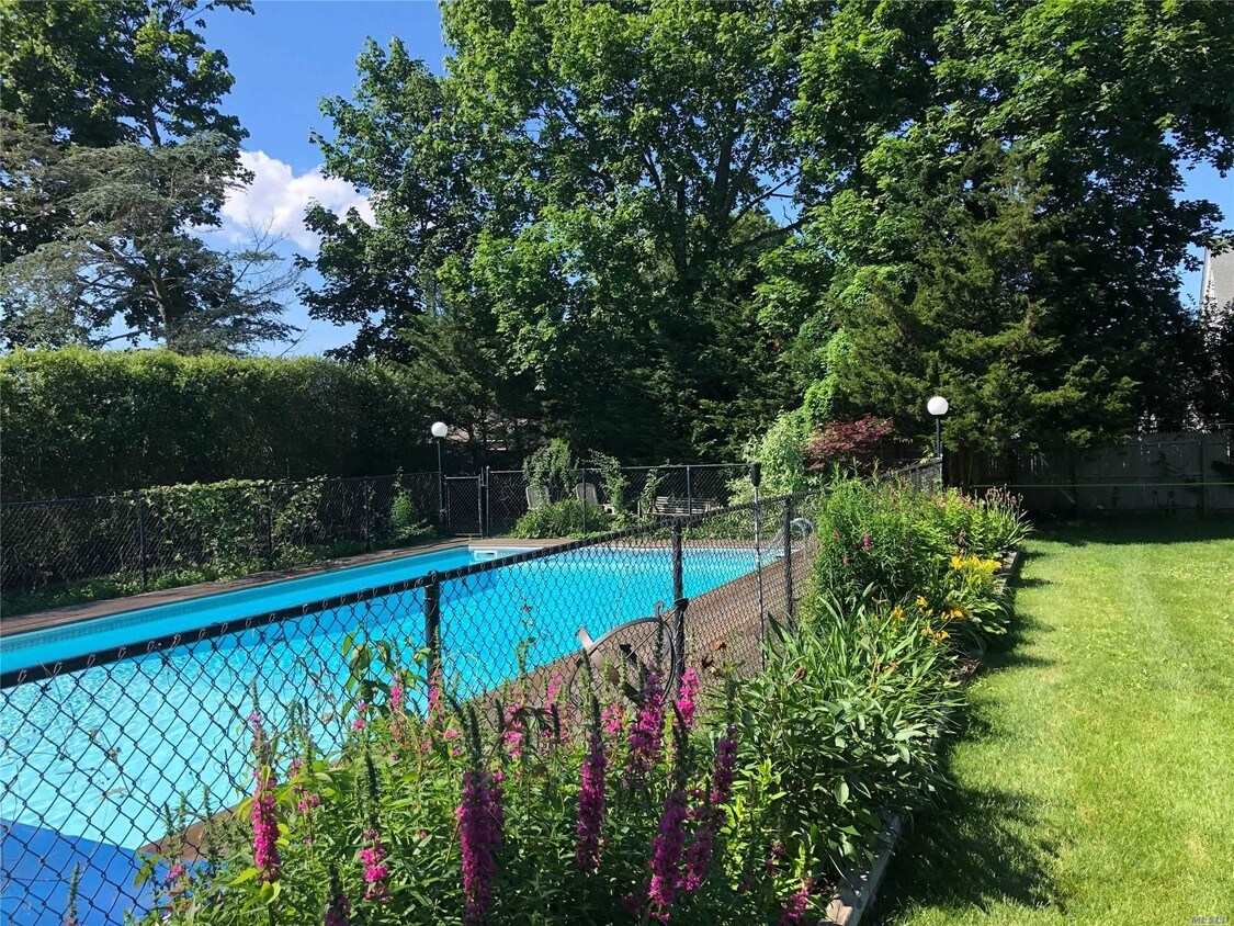 15 Walnut Ave, East Quogue, NY 11942 House Rental in East Quogue, NY