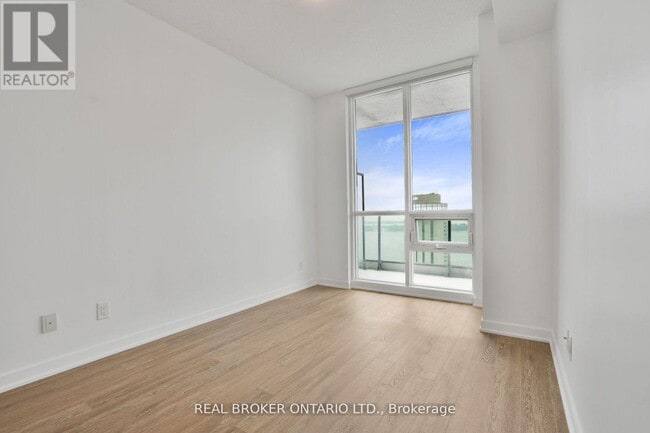 Building Photo - 33 Bay St.