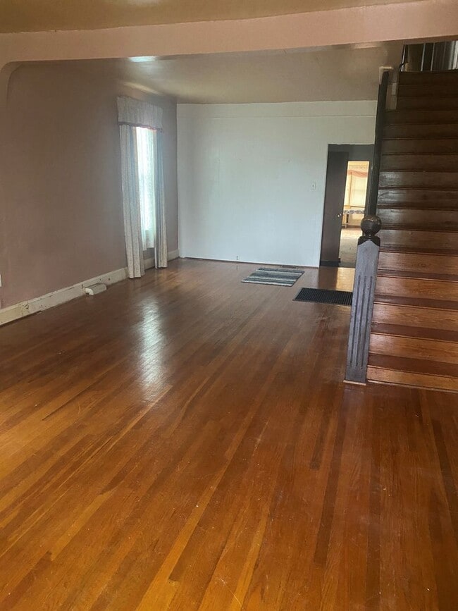 Building Photo - Charming 3 Bed, 1 Bath Home in Northeastern Schools!