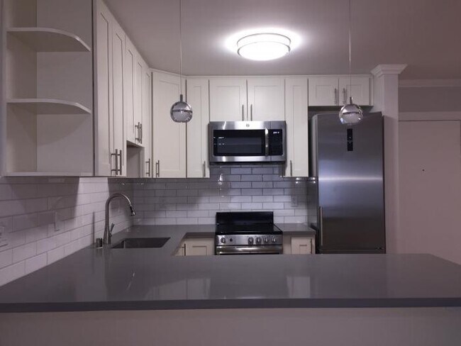 Building Photo - 1 bedroom in OAKLAND CA 94610