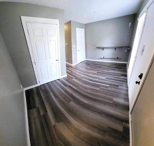 Foto del edificio - 647 Villa Rd