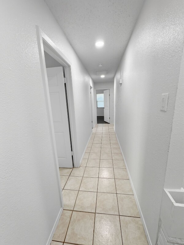 Building Photo - 2120 Vickie Dr