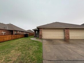 Building Photo - 1719 Riviera Ln