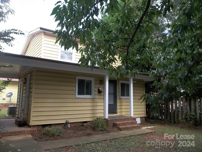 Foto del edificio - 4024 Rosehaven Dr