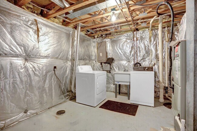 Foto del edificio - Charming End Of Group Townhome for Rent