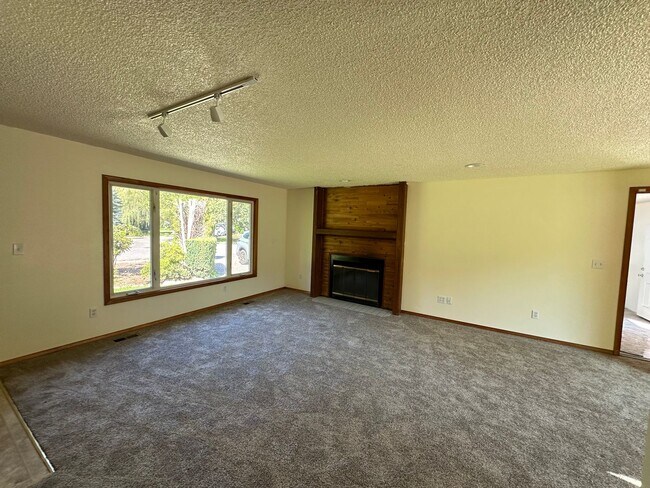 Foto del edificio - Welcome to this charming 3 bedroom, 2 bathroom home + Office + Large Shed + Mt Si View!