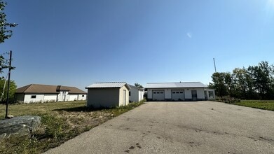 Building Photo - 60037 Township Rd 725