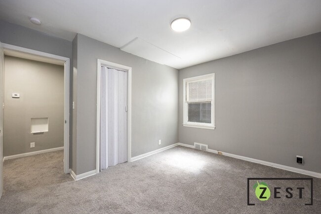 Foto del edificio - 5235 Chatsworth St