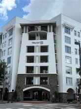 Building Photo - 2305 Edgewater Dr