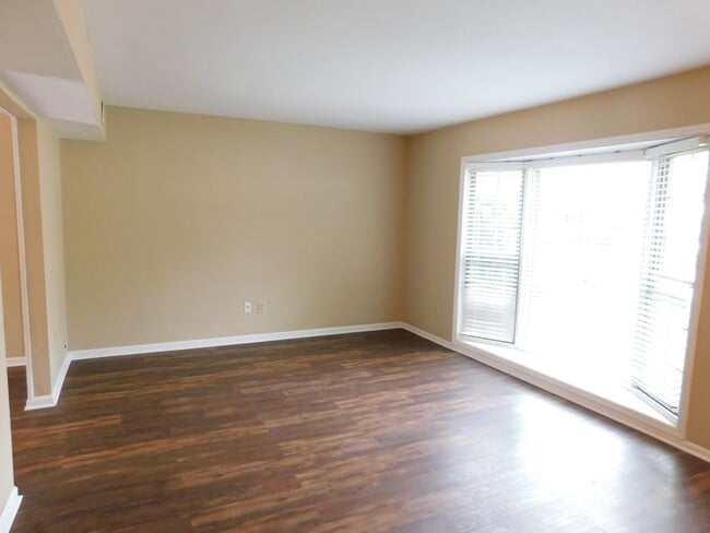 Building Photo - 712 Cahaba Manor Dr
