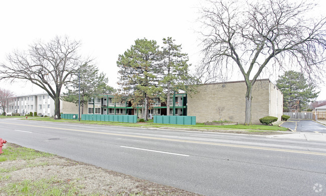 Building Photo - Pinecrest Apartments