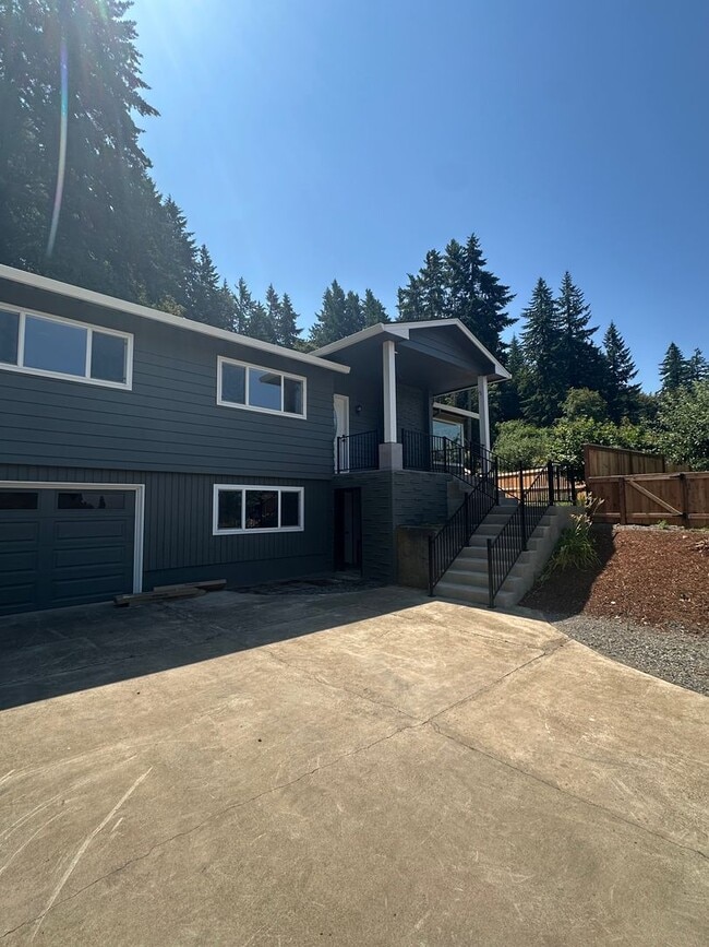 Building Photo - Beautifully Refreshed Home on Several Acre...