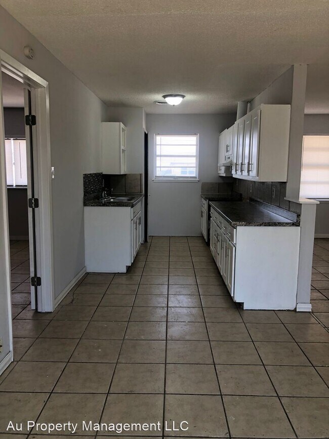 Building Photo - 3 br, 2 bath House - 1010 TUDOR DR