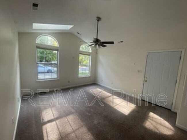Building Photo - 606 Fernwood Farms Rd