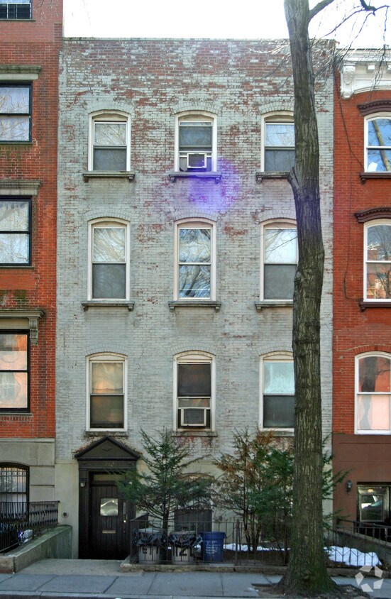 Foto principal - 112 Lafayette Ave