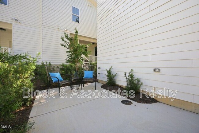 Building Photo - 2813-103 Wilcox Place