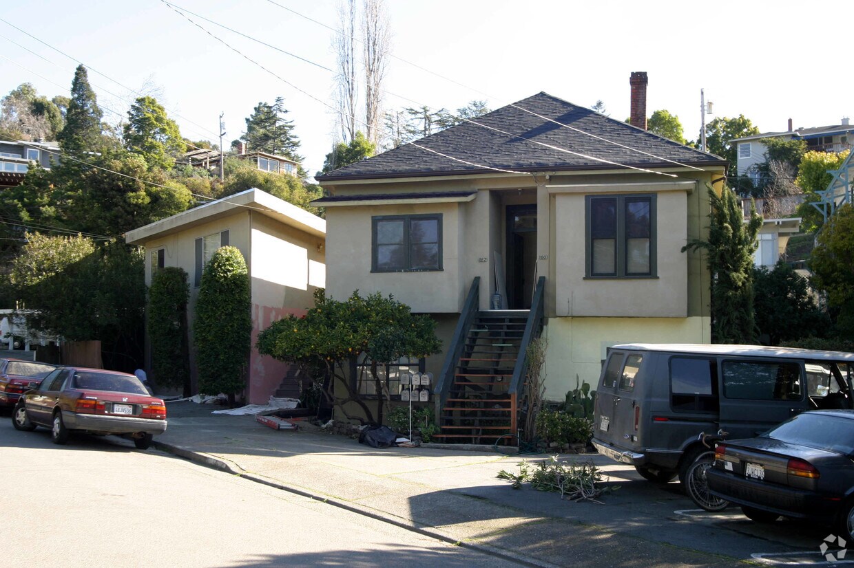 Building Photo - 166 Park St