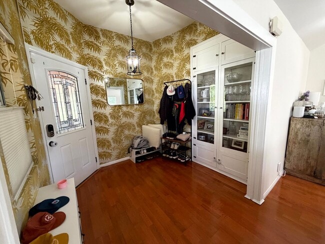 Foto del edificio - 3730 Edenhurst Ave
