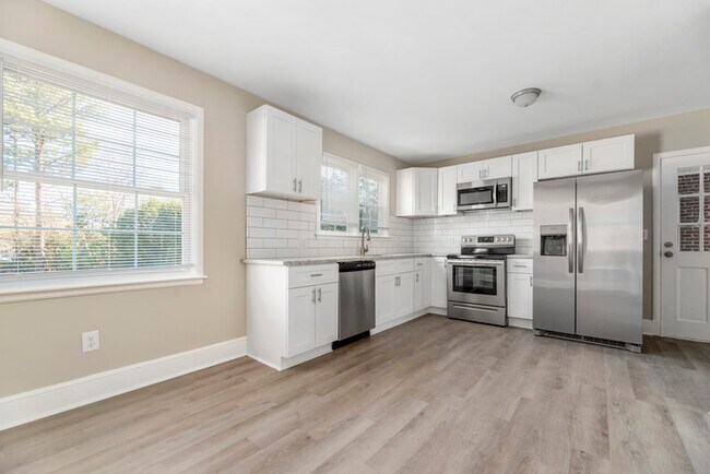 Foto del edificio - 804 Townsend Ave