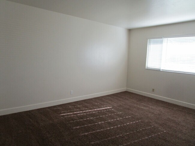 Building Photo - 2039 Barbour Dr