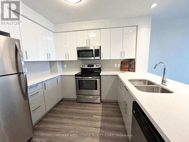 Building Photo - 460 Belmont Ave W