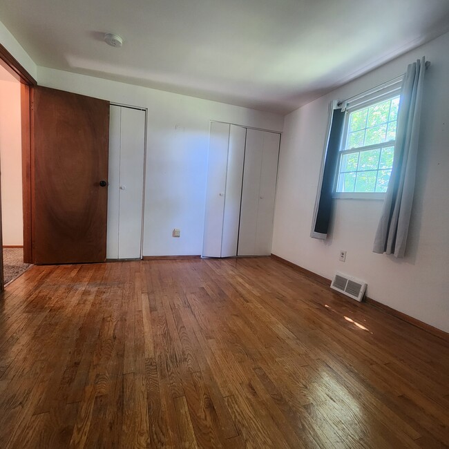 Bedroom 1 - 139 Whitestown Vlg