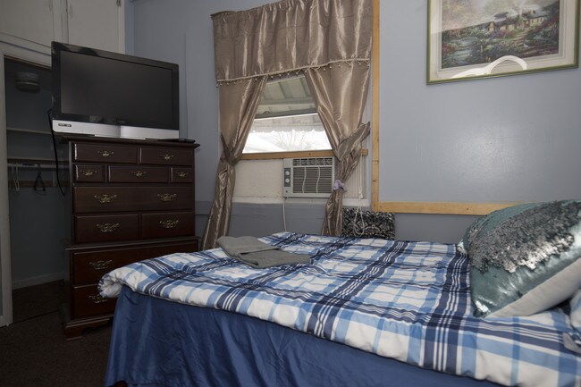 Building Photo - Beautifully  2 Bedroom Apartment Sleeps 5