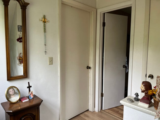 Building Photo - 47 Carol Ct