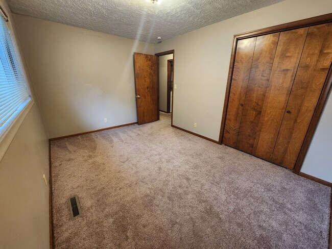 Building Photo - 4931 Ginny Ave