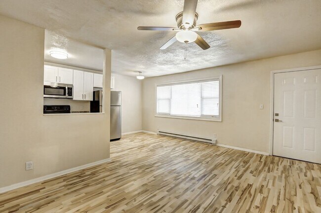 Building Photo - Renovated Beachfront Apartment