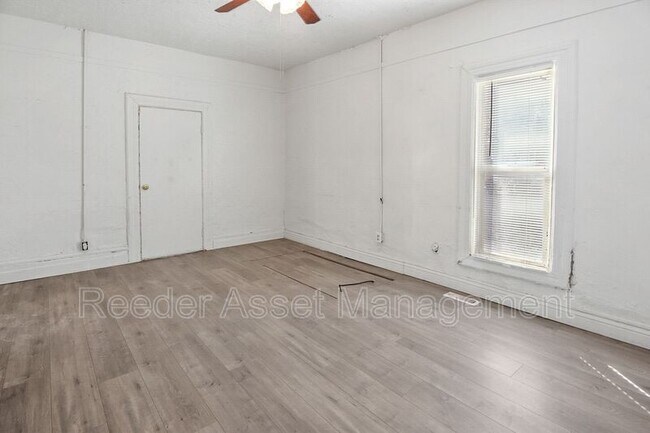 Foto del edificio - 244 N Harrisville Rd