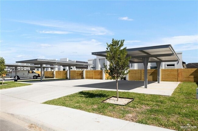 Building Photo - 503-505 W Farm to Market 495