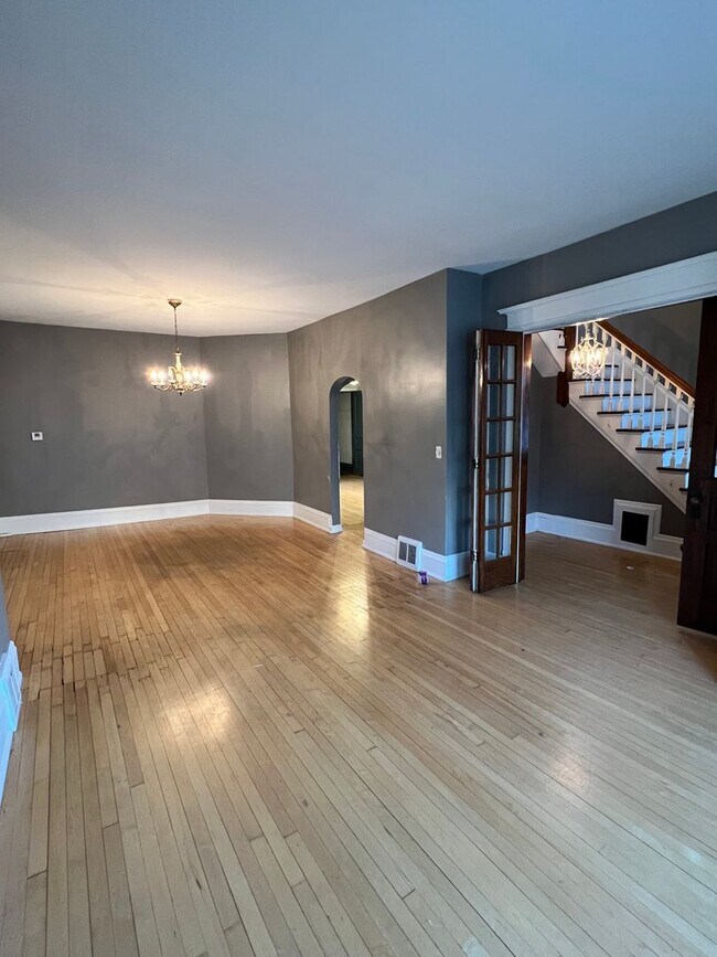 Building Photo - Gorgeous 4 Bedroom East Side Single Family Home!