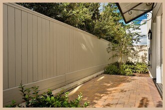 Building Photo - 215 Willow St