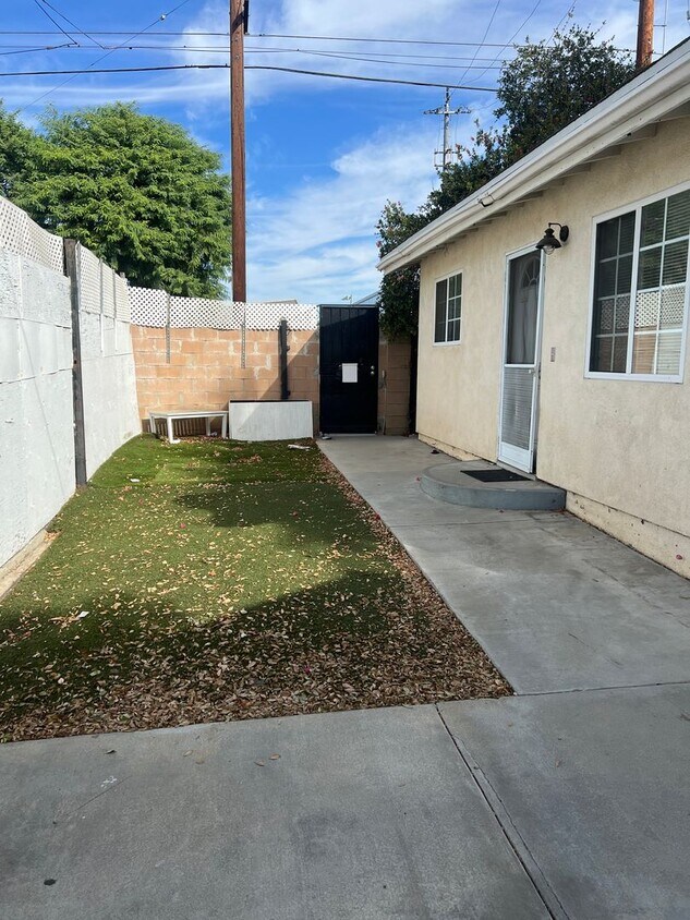Primary Photo - 7555 Collett Ave