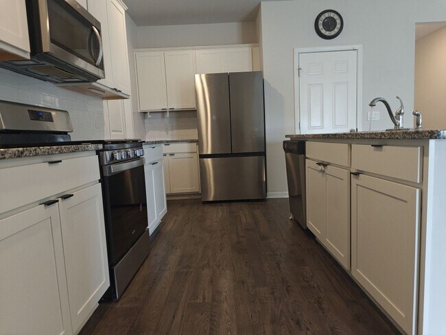 Building Photo - Beautiful 5 bedroom home built in 2022!