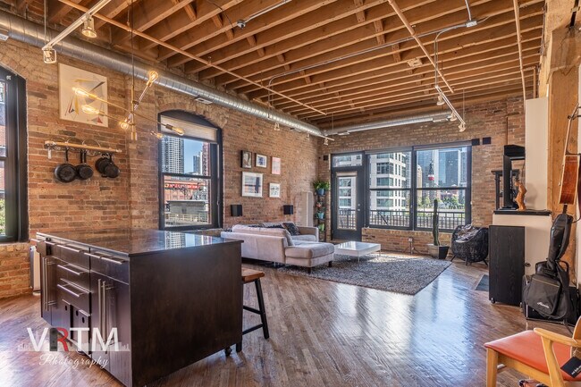 Building Photo - 226 N Clinton St