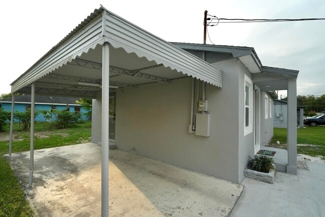 Building Photo - 885 Ruby Ave