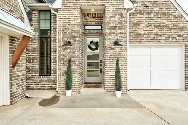 Building Photo - SPACIOUS 4 Bed 3 Bath home in the Twin Bri...