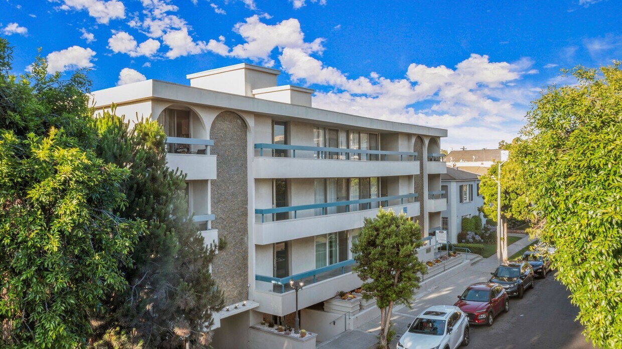 Foto principal - Wilshire Regency Apts.