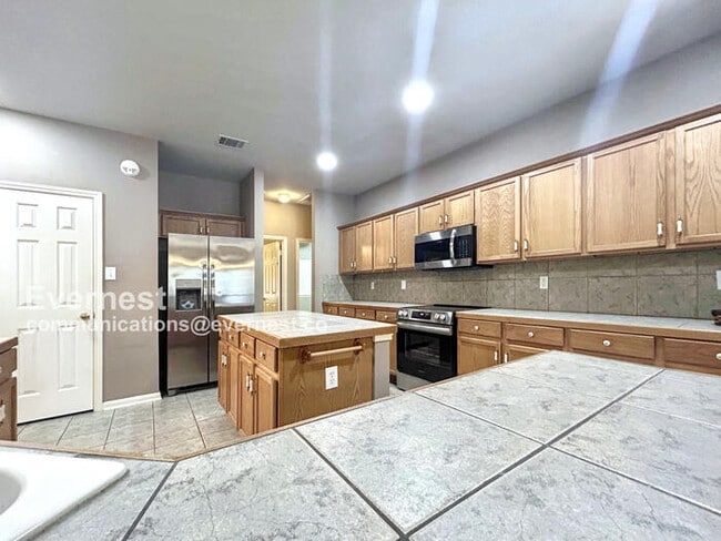 Foto del edificio - 2422 Cadara Woods